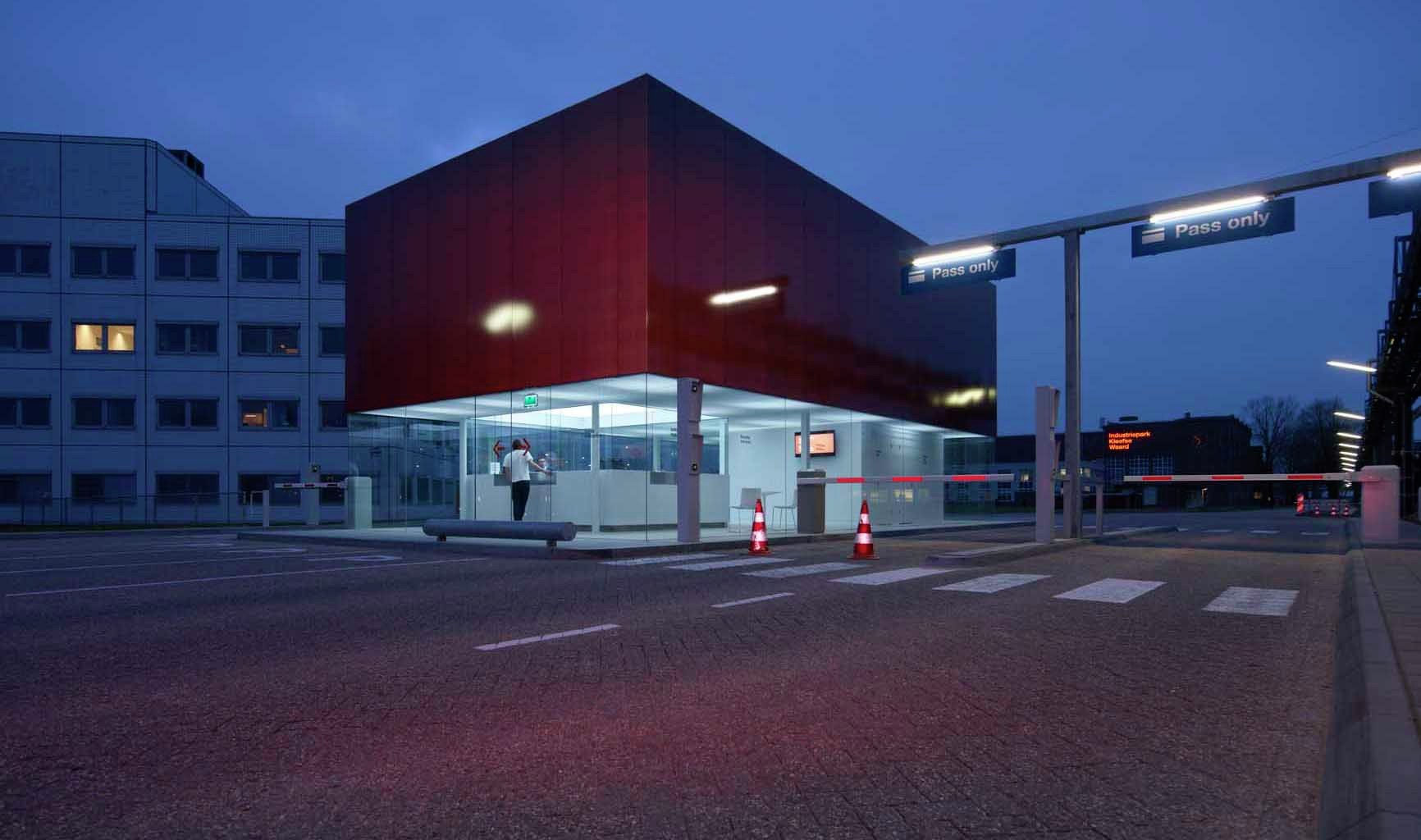 Gallery of Gate House / NL Architects 15