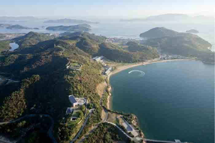 Gallery of 'White Cube, Green Maze: New Art Landscapes' Exhibition - 5