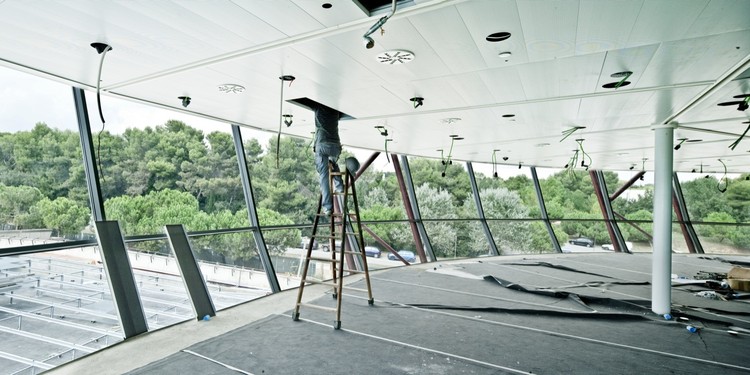 In Progress: iGuzzini Illuminazione Spain Headquarters / MiAS Arquitectes - More Images