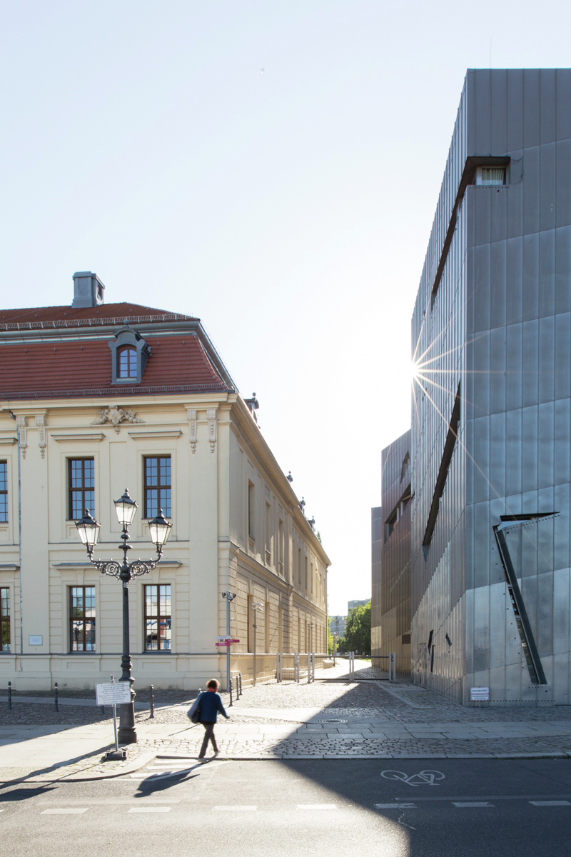 Galeria de Museu Judaico em Berlim, de Daniel Libeskind, fotografado por Laurian Ghinitoiu 3