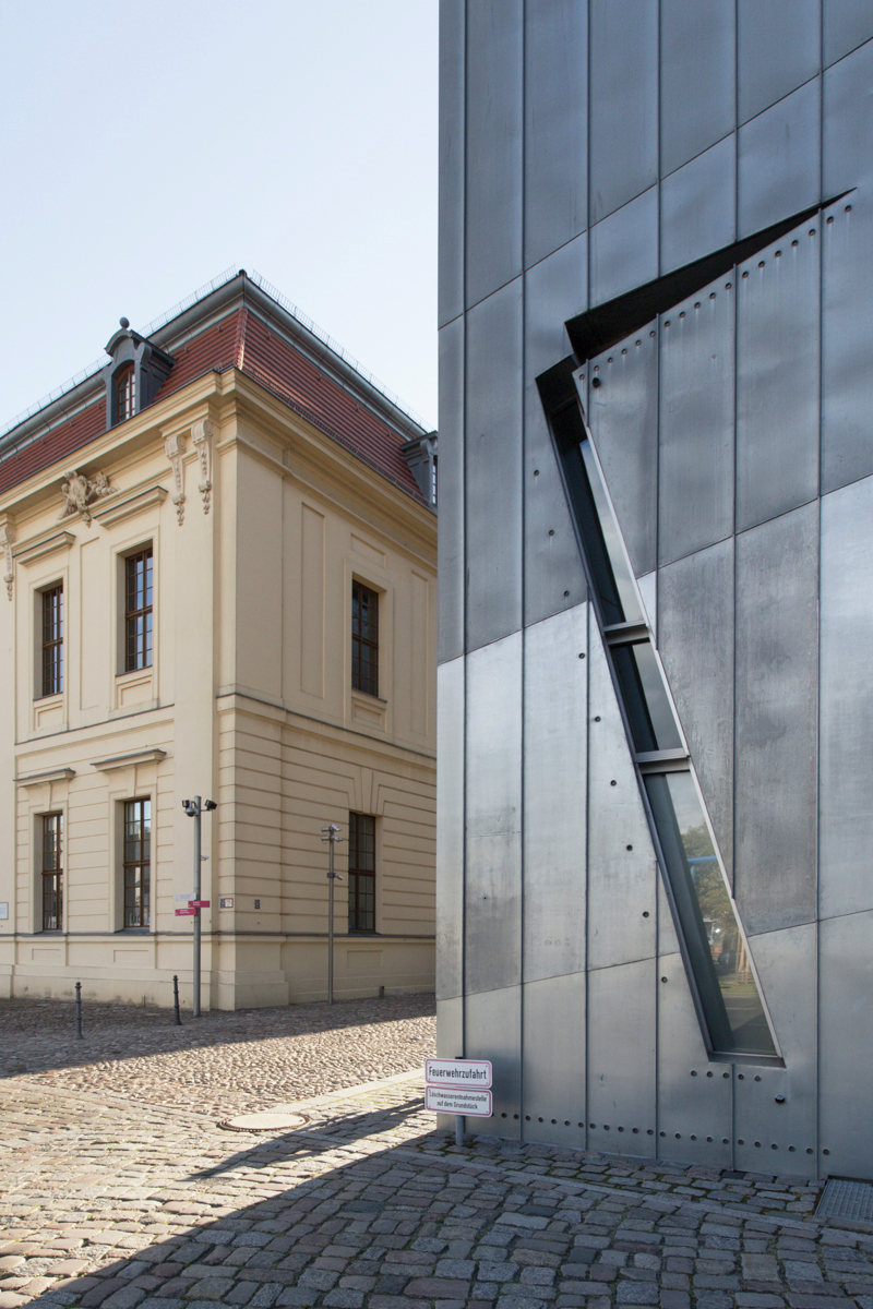 Galería de El Museo Judío de Berlín de Daniel Libeskind fotografiado ...