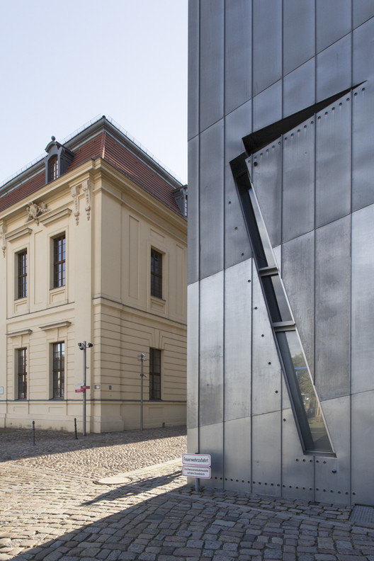 El Museo Judío de Berlín de Daniel Libeskind fotografiado por Laurian ...