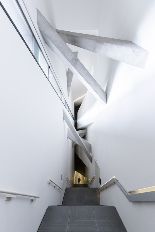 El Museo Judío de Berlín de Daniel Libeskind fotografiado por Laurian ...