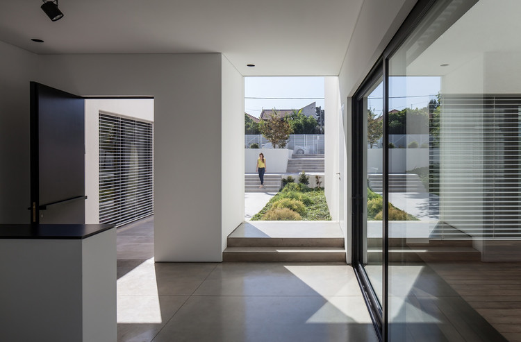 House in Kfar Vitkin / Levy-Chamizer Architects - Glass