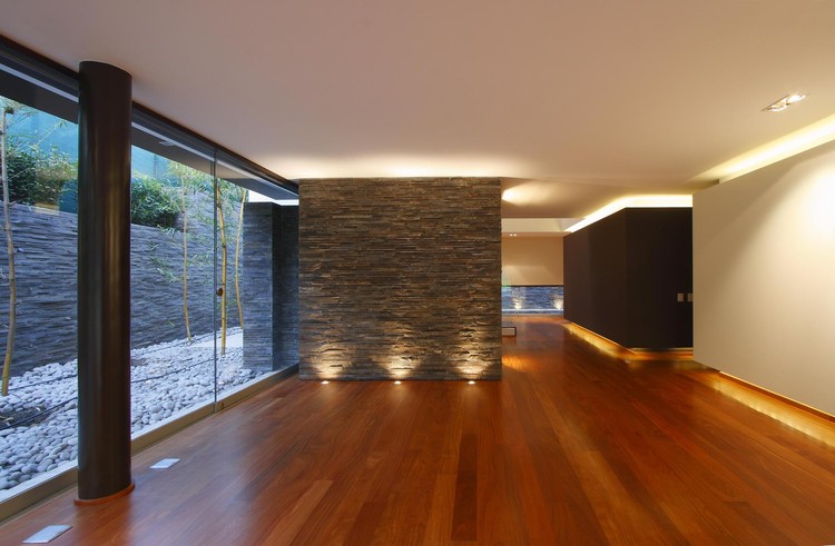 Casuarinas House / Metropolis - More Images