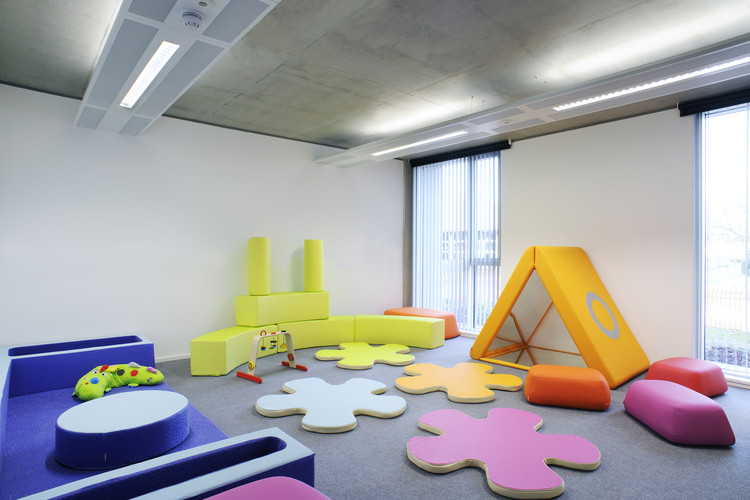 Centro de la Infancia Langley Green  / Re-Format - Más Imágenes