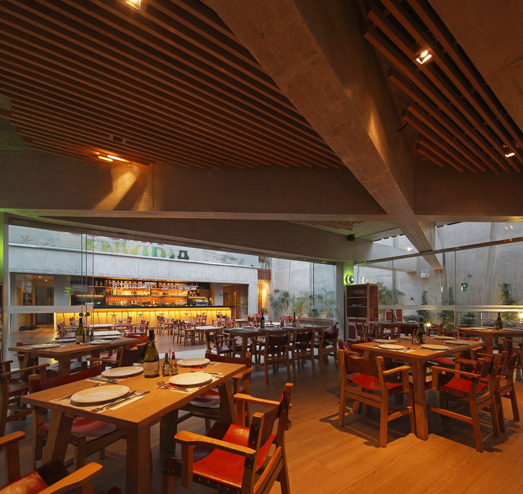 Pescados Capitales Restaurant / GonzalezMoix - More Images
