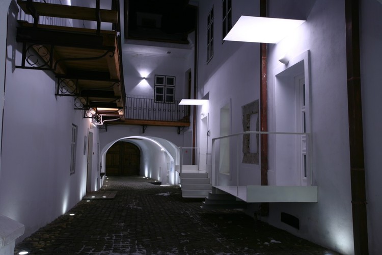 Office of the Evangelic Church / Exhibit Arhitectura - More Images