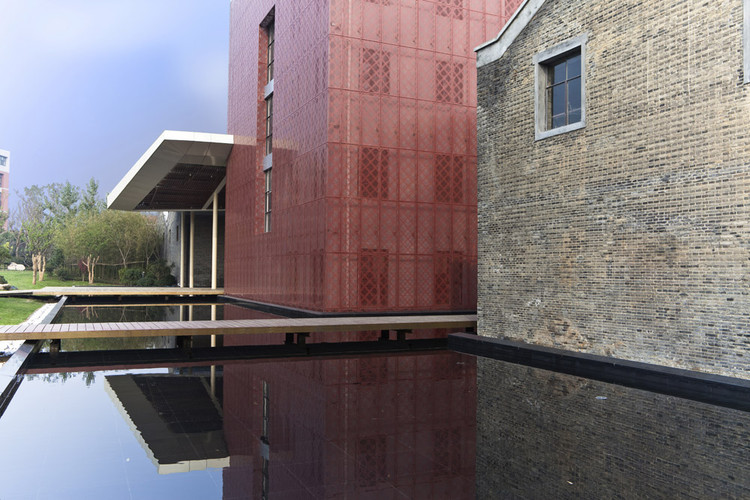 Xi Shui Dong Sales House / Kokaistudios - More Images