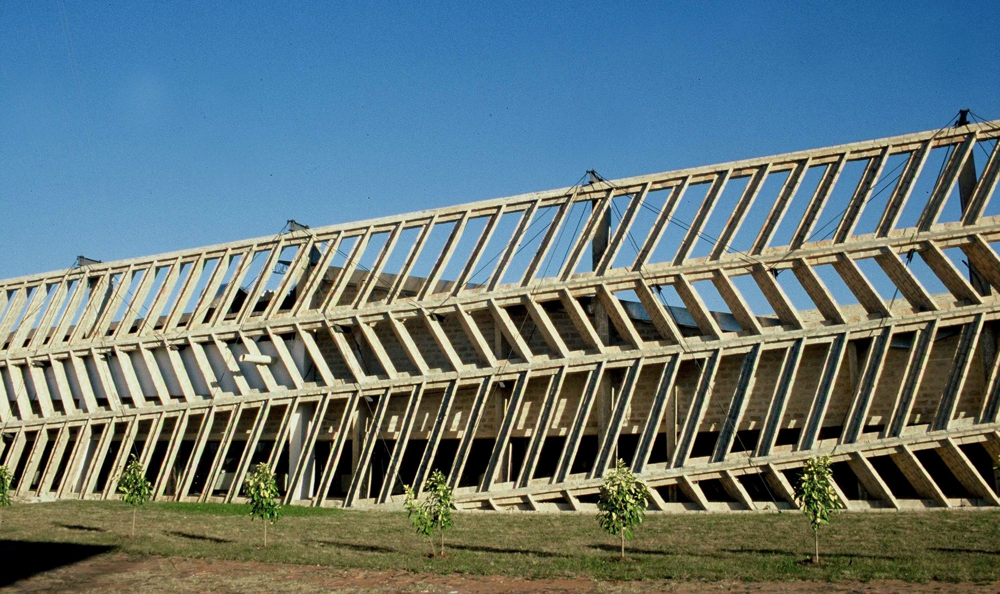 Clásicos de Arquitectura: Unilever Paraguay / Gabinete de Arquitectura