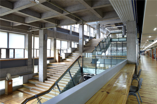 Sichuan Fine Arts Institute Library of Huxi / Tanghua Architects & Associates Sichuan Fine Arts Institute Library of Huxi / Tanghua Architects & Associates - Image 2 of 39