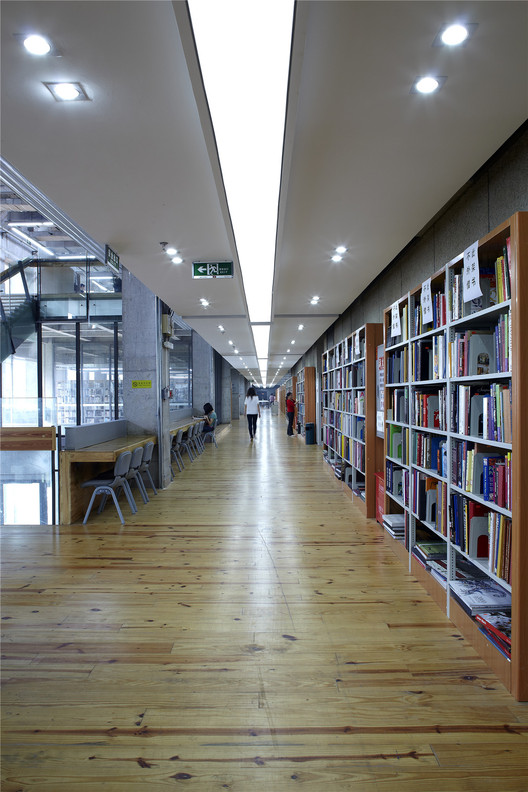 Sichuan Fine Arts Institute Library of Huxi / Tanghua Architects & Associates Sichuan Fine Arts Institute Library of Huxi / Tanghua Architects & Associates - Image 17 of 39