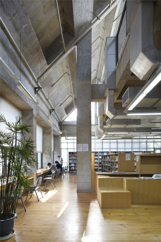 Sichuan Fine Arts Institute Library of Huxi / Tanghua Architects & Associates Sichuan Fine Arts Institute Library of Huxi / Tanghua Architects & Associates - Image 19 of 39