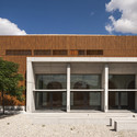 Renovation of the Oscense Theatre / Julia González Pérez-Blanco + Miguel Bretones del Pozo - Extension, Facade