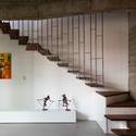 A 13 - Chi House / G+ Architects: Ng&ocirc;i nh&agrave; hướng t&acirc;y thiết kế l&agrave;m nh&agrave; ở văn ph&ograve;ng tho&aacute;ng m&aacute;t