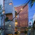 A 47 - Chi House / G+ Architects: Ng&ocirc;i nh&agrave; hướng t&acirc;y thiết kế l&agrave;m nh&agrave; ở văn ph&ograve;ng tho&aacute;ng m&aacute;t