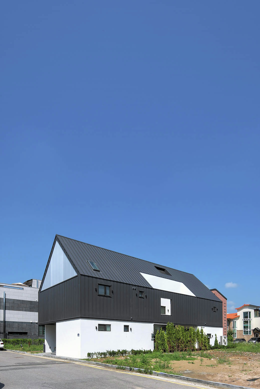 Gallery of One Roof House / mlnp architects 11