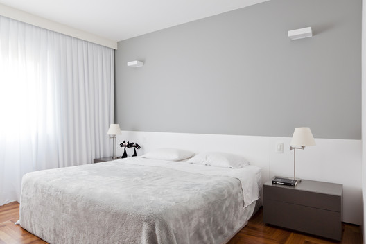 Apartamento Manoel da Nóbrega / DMDV arquitetos - Cama, Dormitório