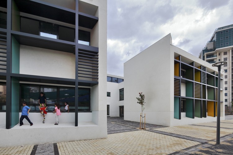 Elementary School in Tel Aviv / Auerbach Halevy Architects - Windows, Facade