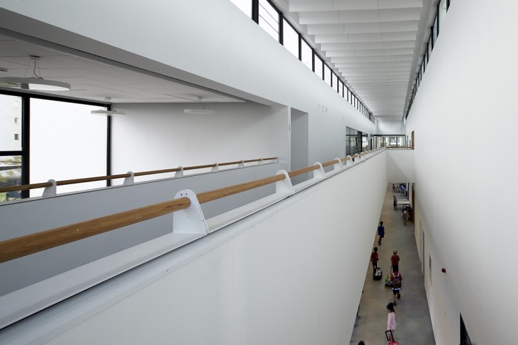 Elementary School in Tel Aviv / Auerbach Halevy Architects - Windows, Handrail