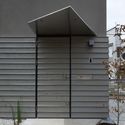 Small House with Floating Treehouse / Yuki Miyamoto Architect - Houses, Facade