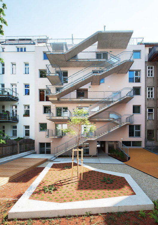 Apartment House on Beckmanngasse / Nerma Linsberger - Windows, Facade, Courtyard