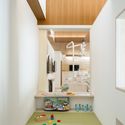 Dental Clinic with Coved Ceiling / Hiroki Tominaga - Interior Design, Beam