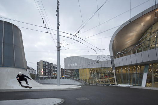 Arnhem Central Transfer Terminal / UNStudio Arnhem Central Transfer Terminal / UNStudio - Image 2 of 29