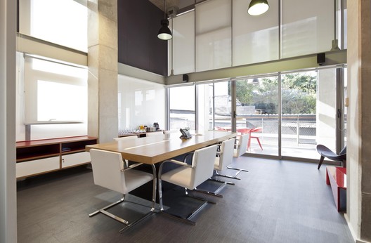 Dentsu Aegis Network / DMDV arquitetos - Mesa, Janela, Cadeira