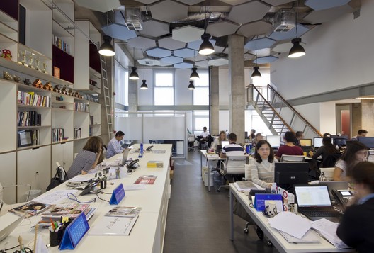 Dentsu Aegis Network / DMDV arquitetos - Mesa, Cadeira