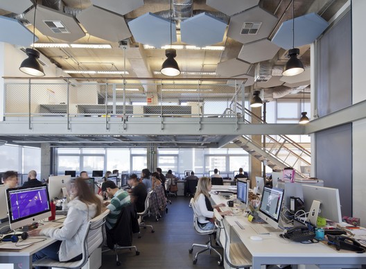 Dentsu Aegis Network / DMDV arquitetos - Mesa, Cadeira, Iluminação