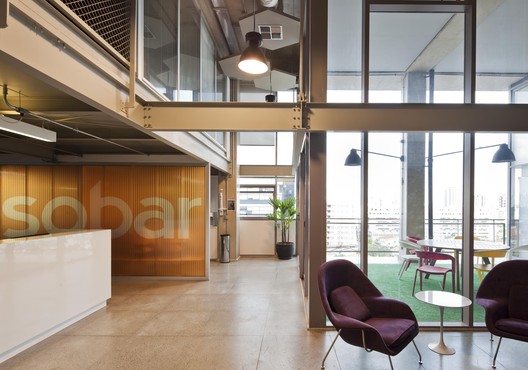 Dentsu Aegis Network / DMDV arquitetos - Cadeira, Viga