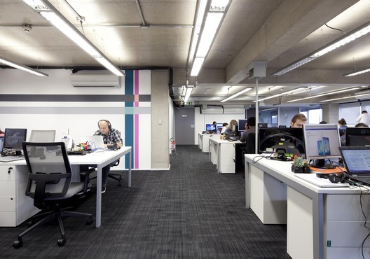 Dentsu Aegis Network / DMDV arquitetos - Mesa, Cadeira