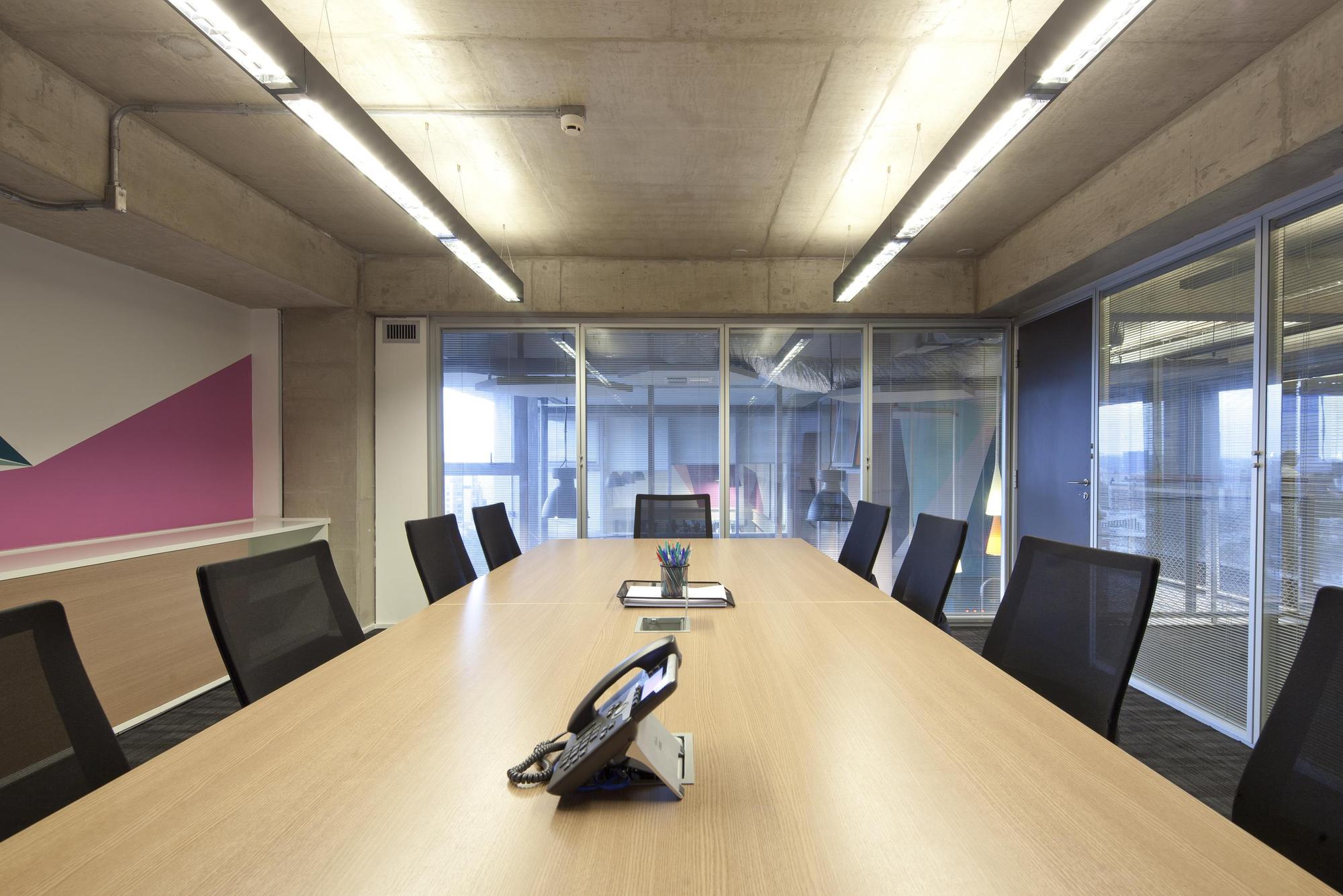 Galeria de Dentsu Aegis Network / DMDV arquitetos - 16