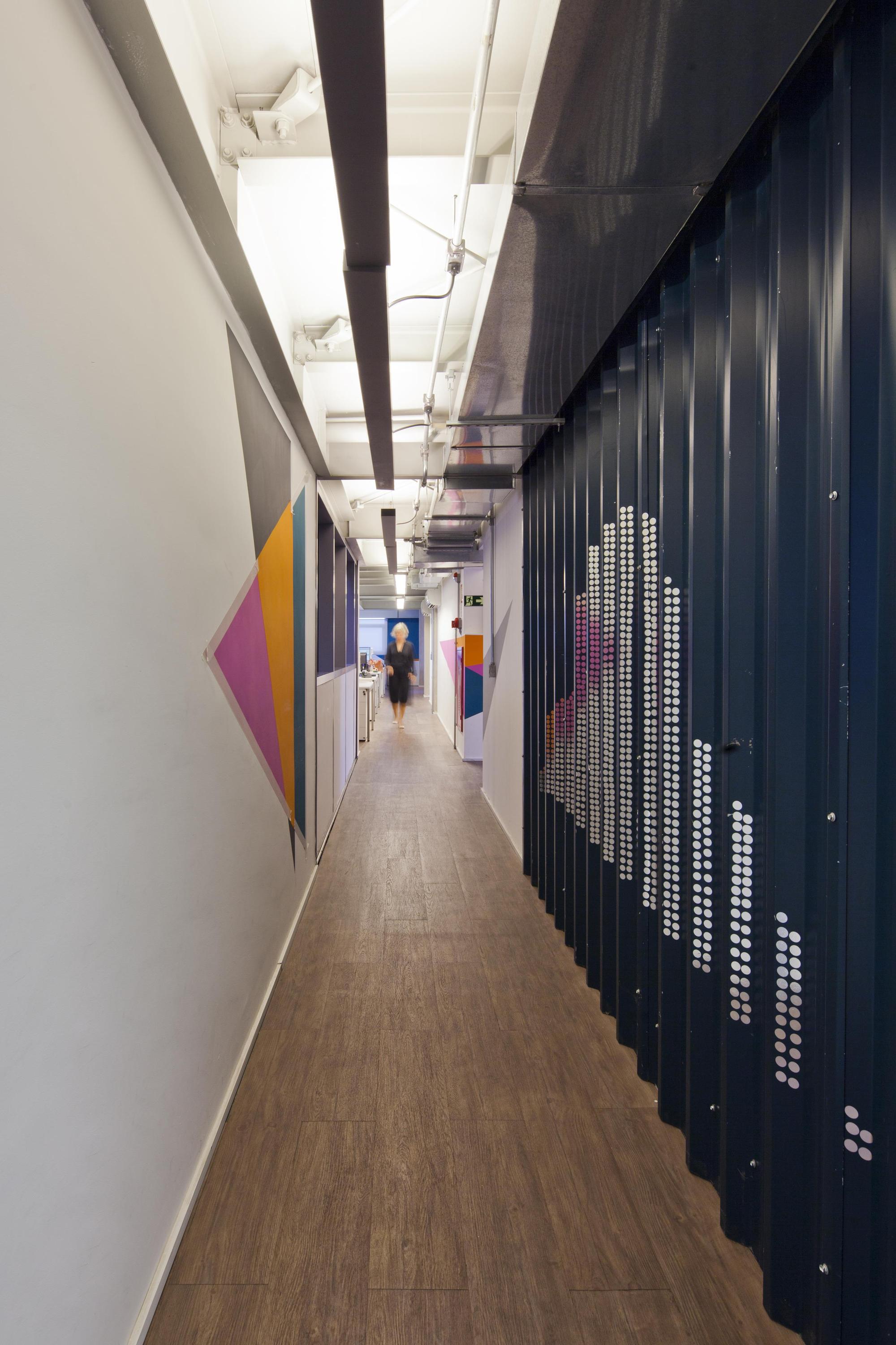 Galeria de Dentsu Aegis Network / DMDV arquitetos - 3