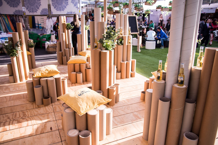 gt2p y Corona presentan un pop-up bar con materiales reciclados - Más Imágenes