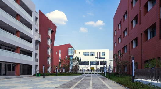HeFei No.10 Secondary School / Di Ping Xian | ArchDaily