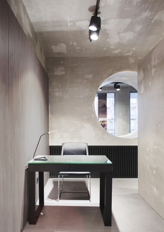 Beauty Salon Numero Uno / MEL | Architecture and Design - Table, Lighting, Chair, Beam