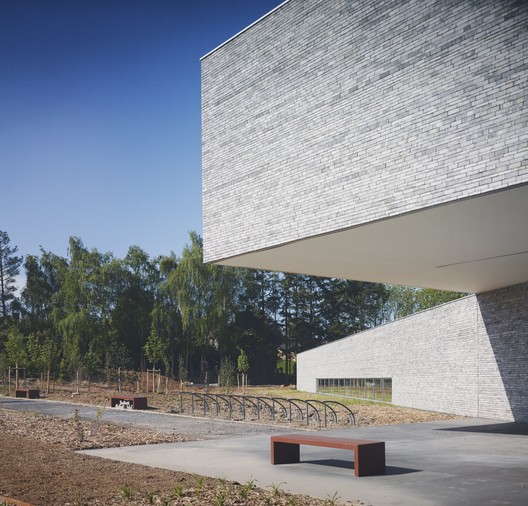 Escola Paulette-Deblock / zigzag architecture - Imagem 2 de 20