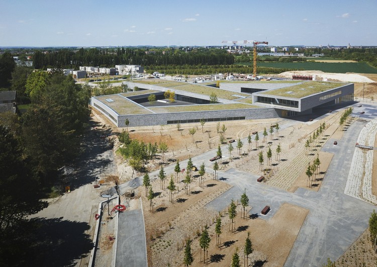 Escola Paulette-Deblock / zigzag architecture - Imagem 8 de 20