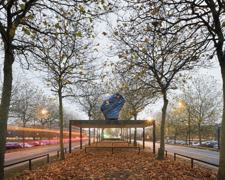 Sam Jacob Studio Replicate a Standing Sarsen Stone in the Centre of Milton Keynes - Featured Image