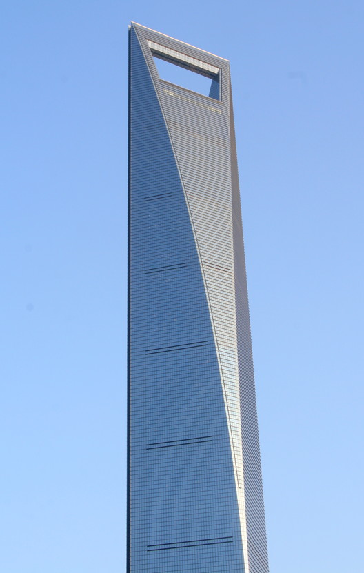 Shanghai World Financial Center . Image © Ferox Seneca [Wikipedia] under license CC BY 3.0