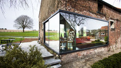 Casa de campo Lennik / Studio Farris Architects
