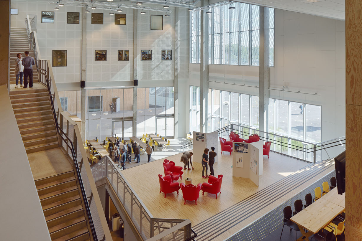 Вайт школа. Фото менеджеров в мега сад. Фотошколы в школе без людей эстетика. Whitephotoschool фотошкола. White arkitekter.