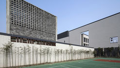 Escola de Línguas Estrangeiras Jiangbei / DC ALLIANCE