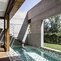 Casa JS-DM / Diez+Muller Arquitectos - Casas, Patio interior, Fachada, Fijación Vigas, Pilares