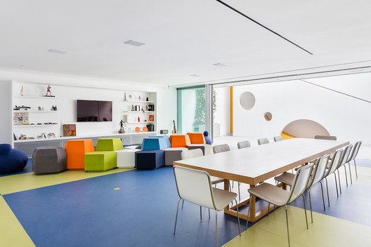 Brinquedoteca / Pascali Semerdjian Arquitetos - Mesa, Janela, Cadeira, Prateleira