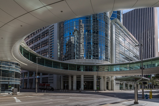 How Driverless Cars Could, Should - And Shouldnt - Reshape Our Cities by Will Driverless Cars Lead To Separation Between Automobile And Pedestrian Infrastructure, Like This Skywalk In Houston, Texas?. Image © Flickr User Mwschaff, Licensed Under CC BY-NC-ND 2.0 Via Commons Source Image from archdaily.com