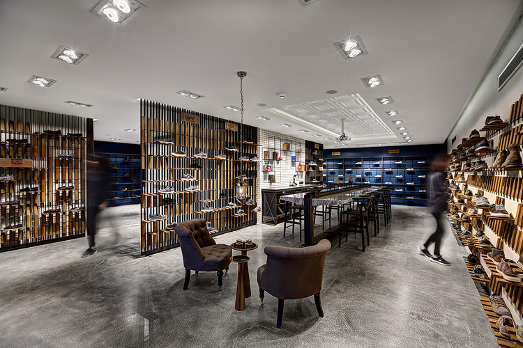 Skechers TR Casual Showroom / Zemberek Design - More Images