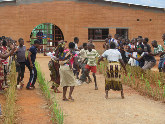 Centro Comunitário de Manica / CAS Studio Architecture + Architecture For Humanity - Imagem 4 de 45